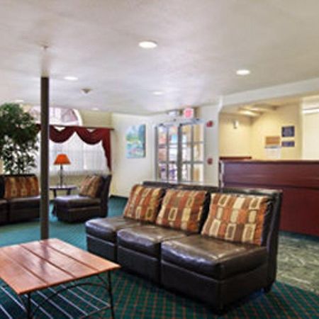 Microtel Inn & Suites By Wyndham Веллтон Интерьер фото