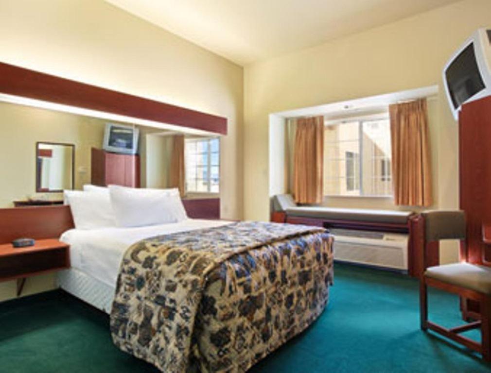 Microtel Inn & Suites By Wyndham Веллтон Номер фото